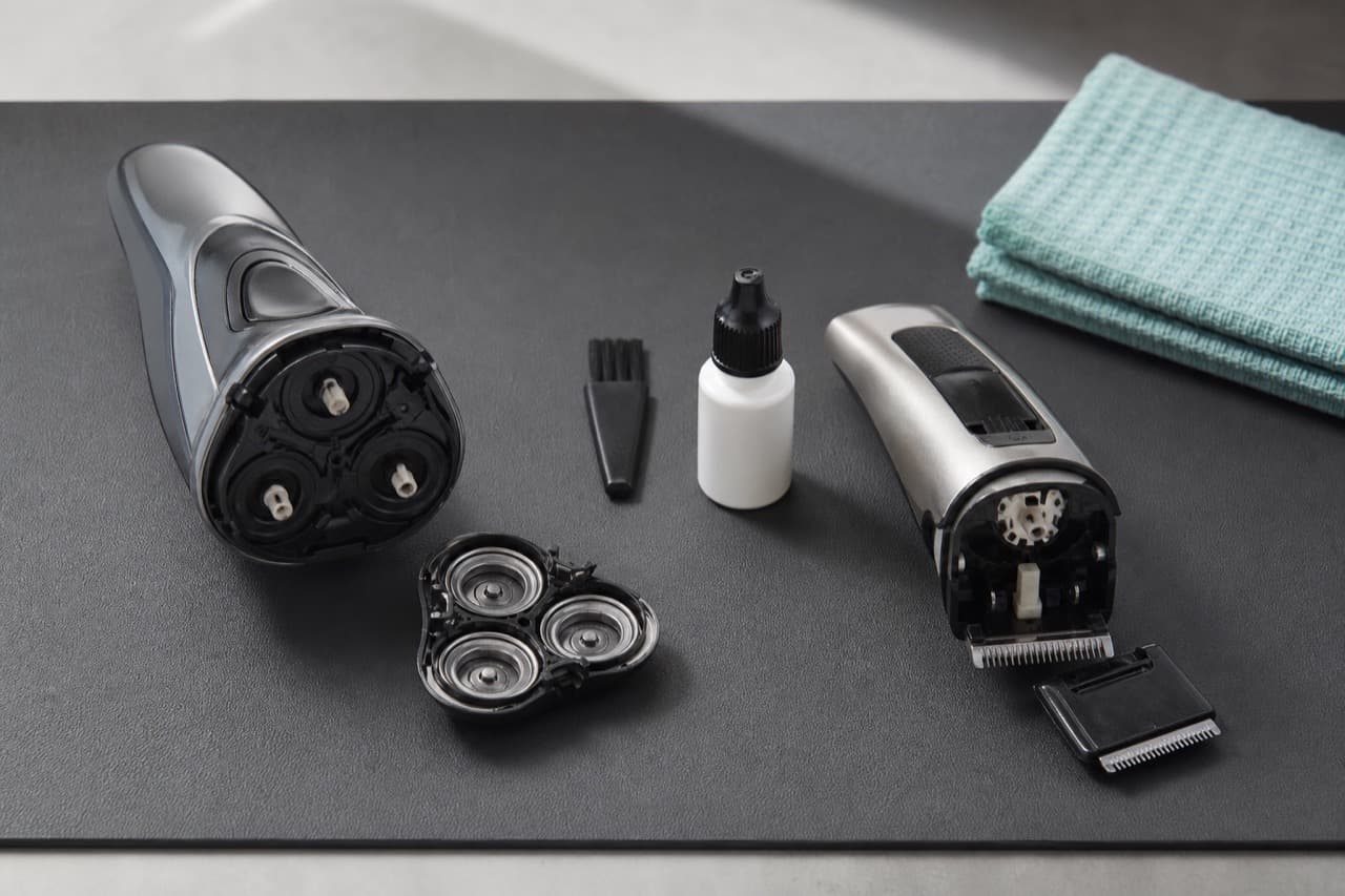 How to Clean and Maintain an Electric Shaver or Trimmer